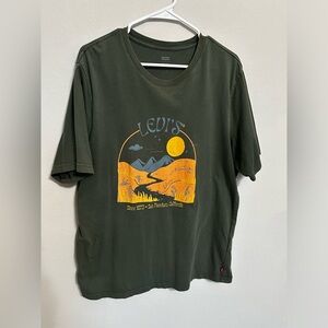 Levi’s Graphic T-Shirt in Forest Green, Size L